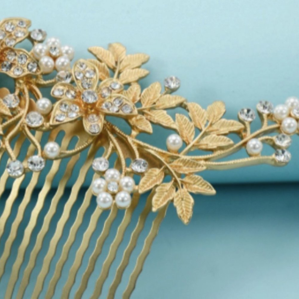 Sorel Garden Crystal & Pearl Hair Comb -  Bridal Collection - Picture 3 of 3